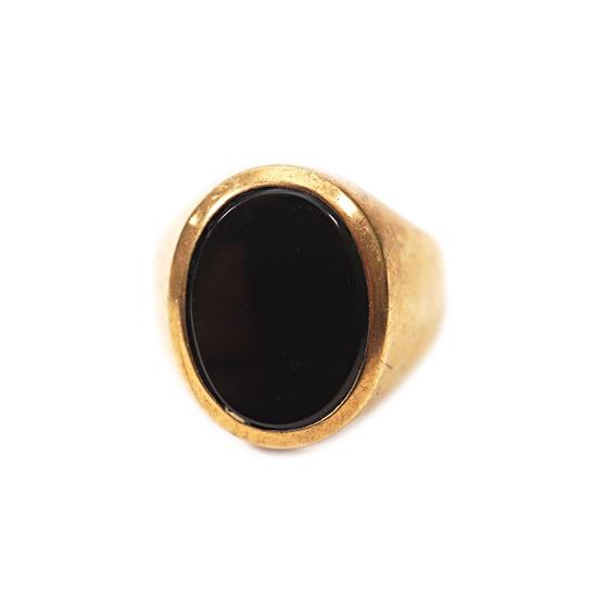 Zlatý prsten s onyxem                                                                                       
