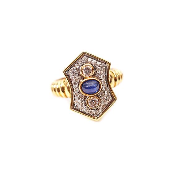 Zlatý prsten s diamanty a přírodním safírem