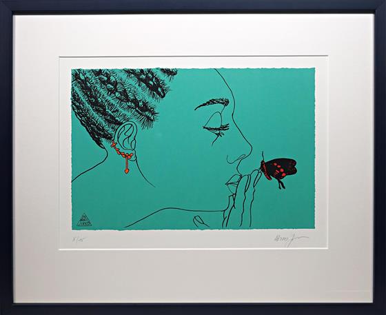 Dívka s motýlem