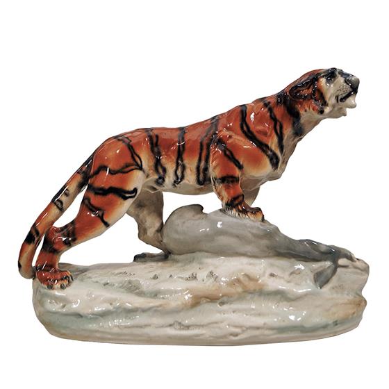 Velká socha tygra s kořistí