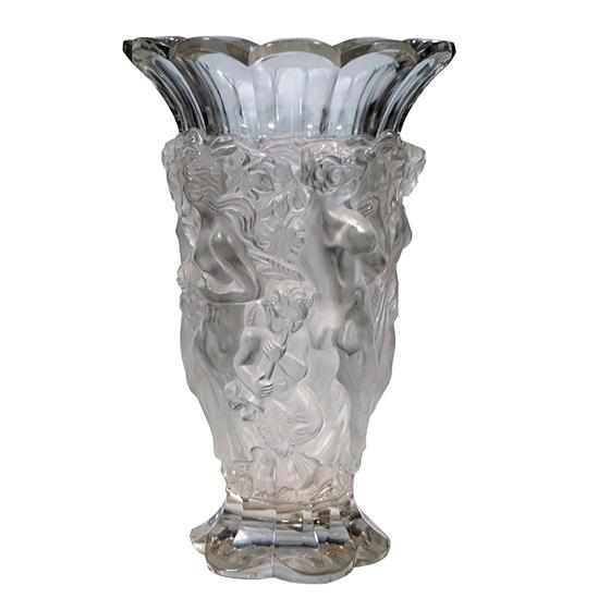 Plastická váza s figurálním motivem