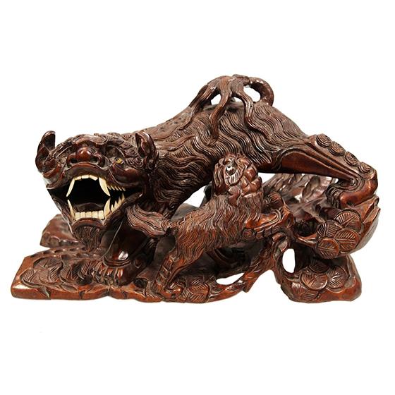 Čínský lev - řezba z exotického dřeva