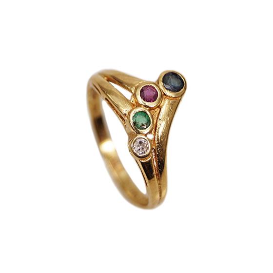 Zlatý prsten se smaragdem, safírem, rubínem a briliantem