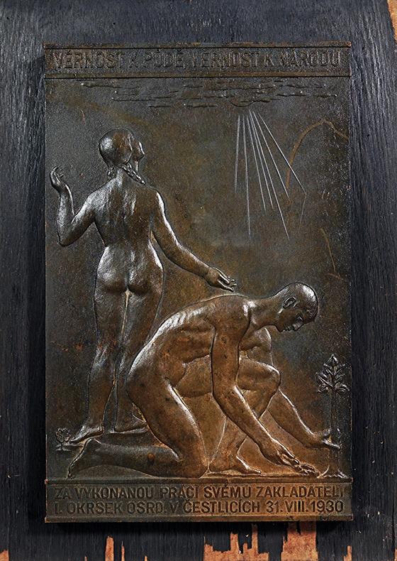 Bronzový reliéf - Věrnost k půdě, věrnost k národu