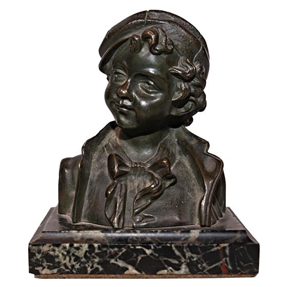 Bronzová busta chlapce