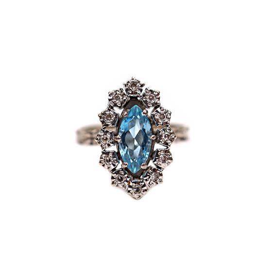 Zlatý prsten s brilianty a modrým kamenem                                                         