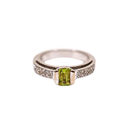 Zlatý prsten s brilianty a olivínem