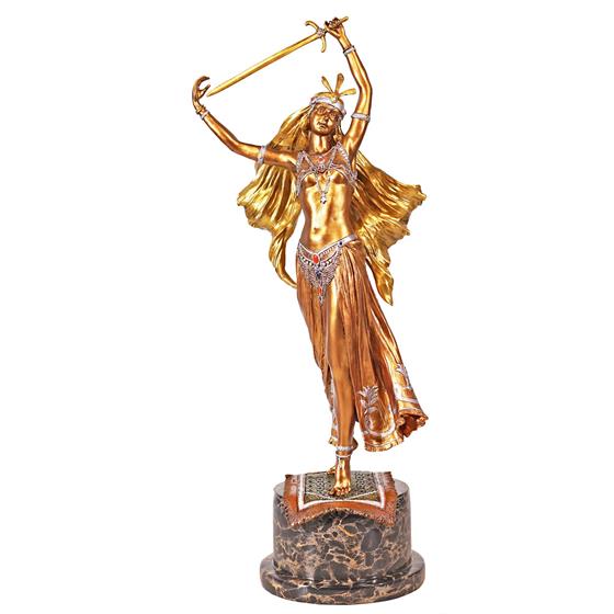 Velká bronzová socha ženy