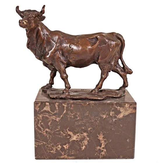Bronzová soška býka