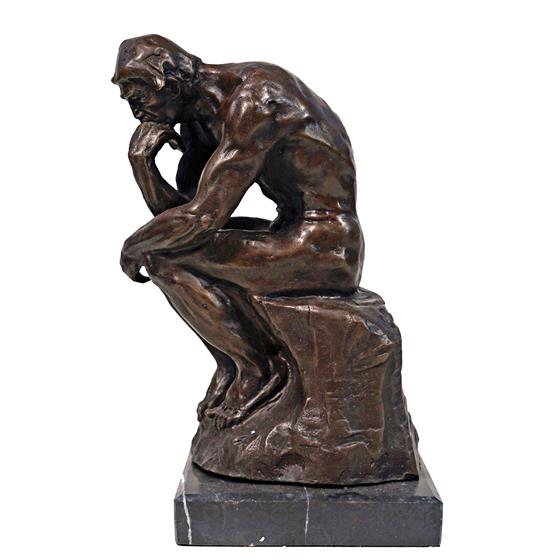 Bronzová socha sedícího muže