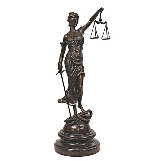 Bronzová socha spravedlnosti