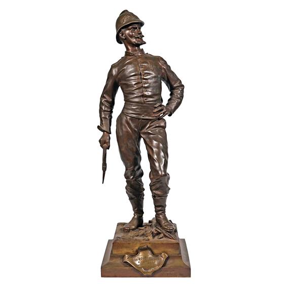Velká bronzová socha hasiče