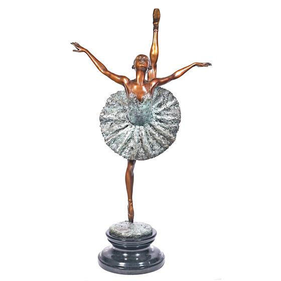 Velká bronzová socha baletky